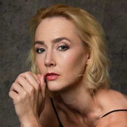 Anna Kleb jen s achtert Make-Up und Styling für Fotoshooting 